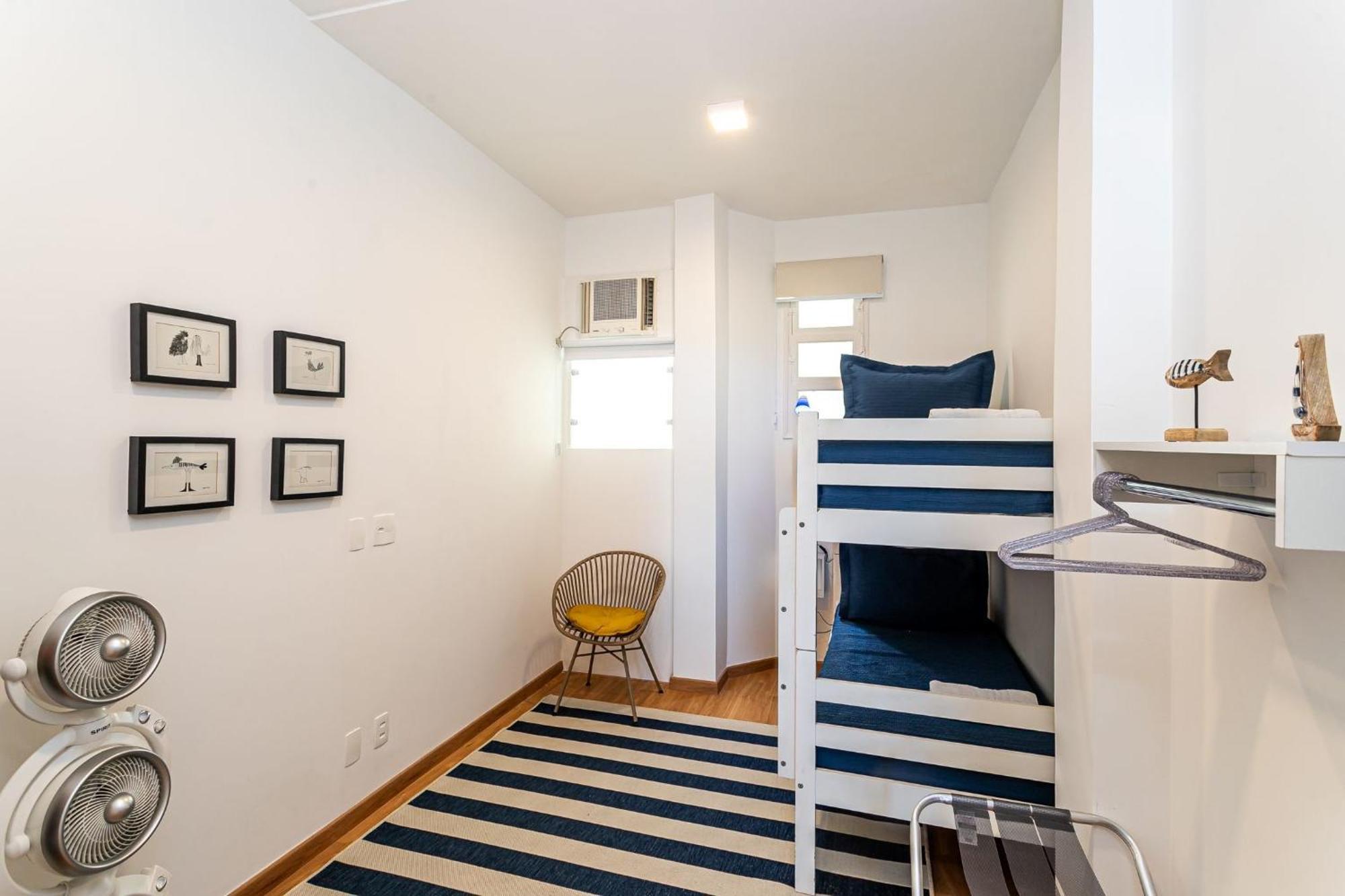 Apartamento Luxuoso 3qtos Vista Mar Em Copacabana | A 2440/515 *